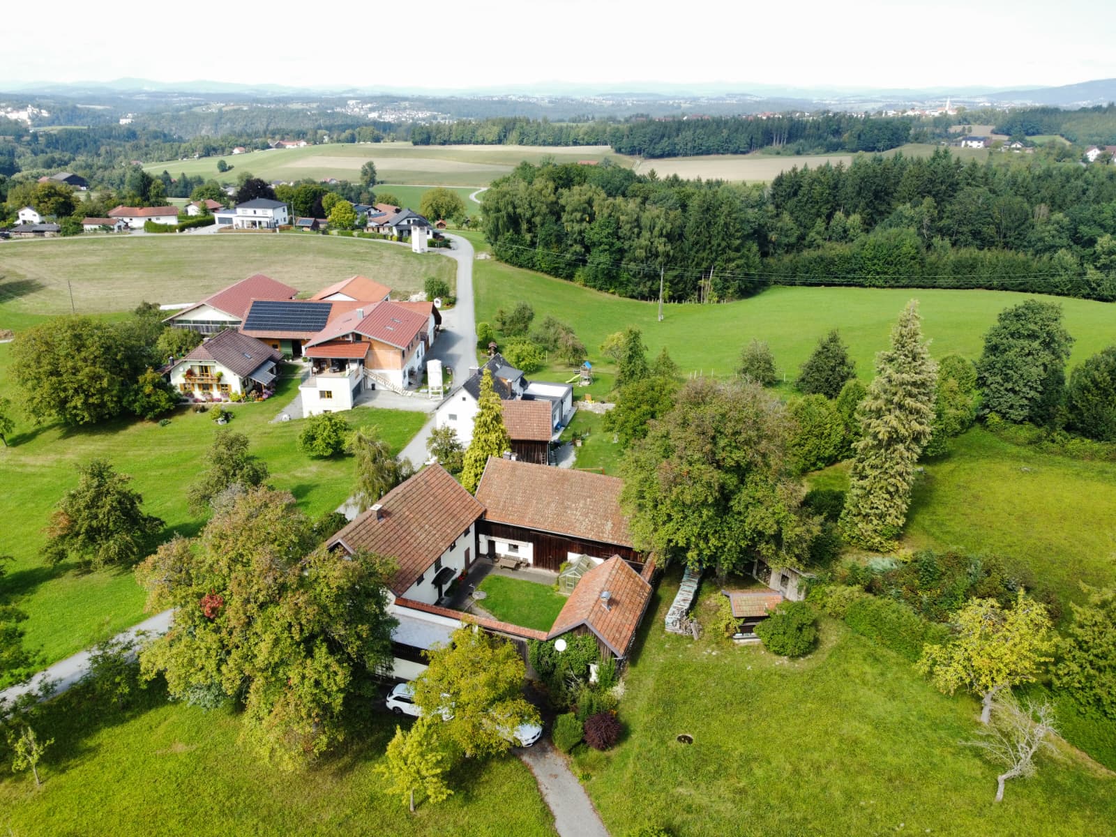 Am Balkon von Passau in Österreich: Traditionelles Hofensemble mit ca. 170 m² Wohn-/Nutzfläche & ca. 27.000 m² Grund